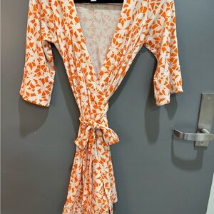 Diane Von Furstenberg 100% silk wrap dress